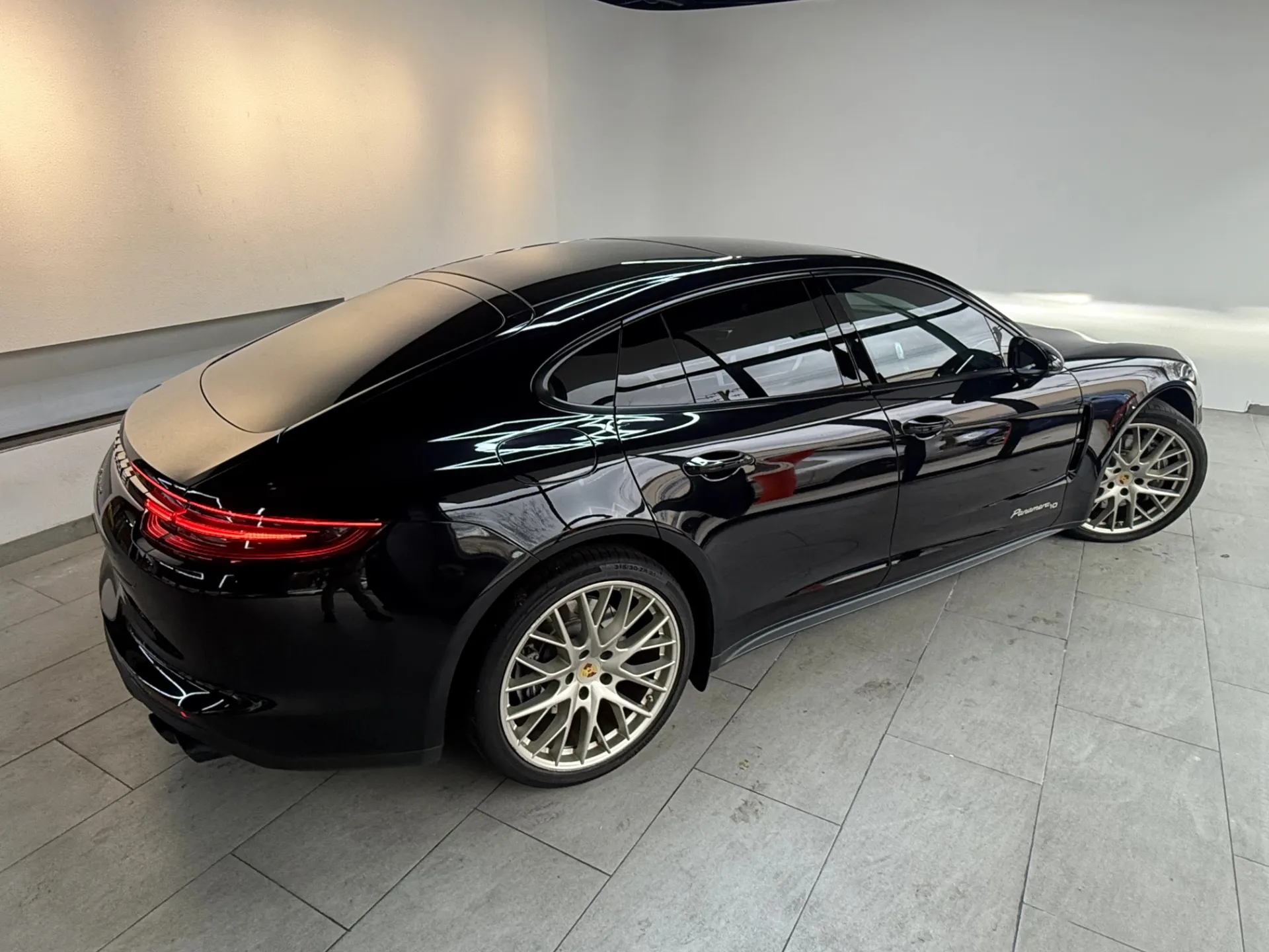 2020 Porsche PANAMERA 4