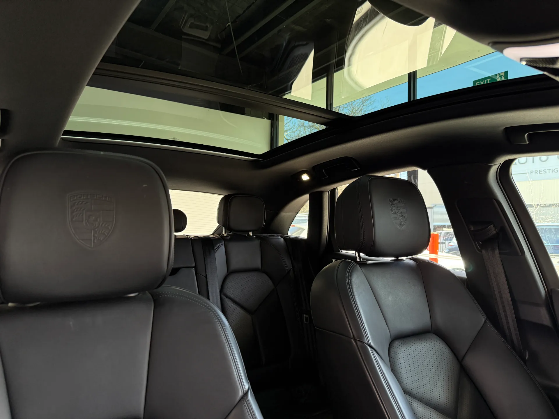 2024 Porsche Macan T 6