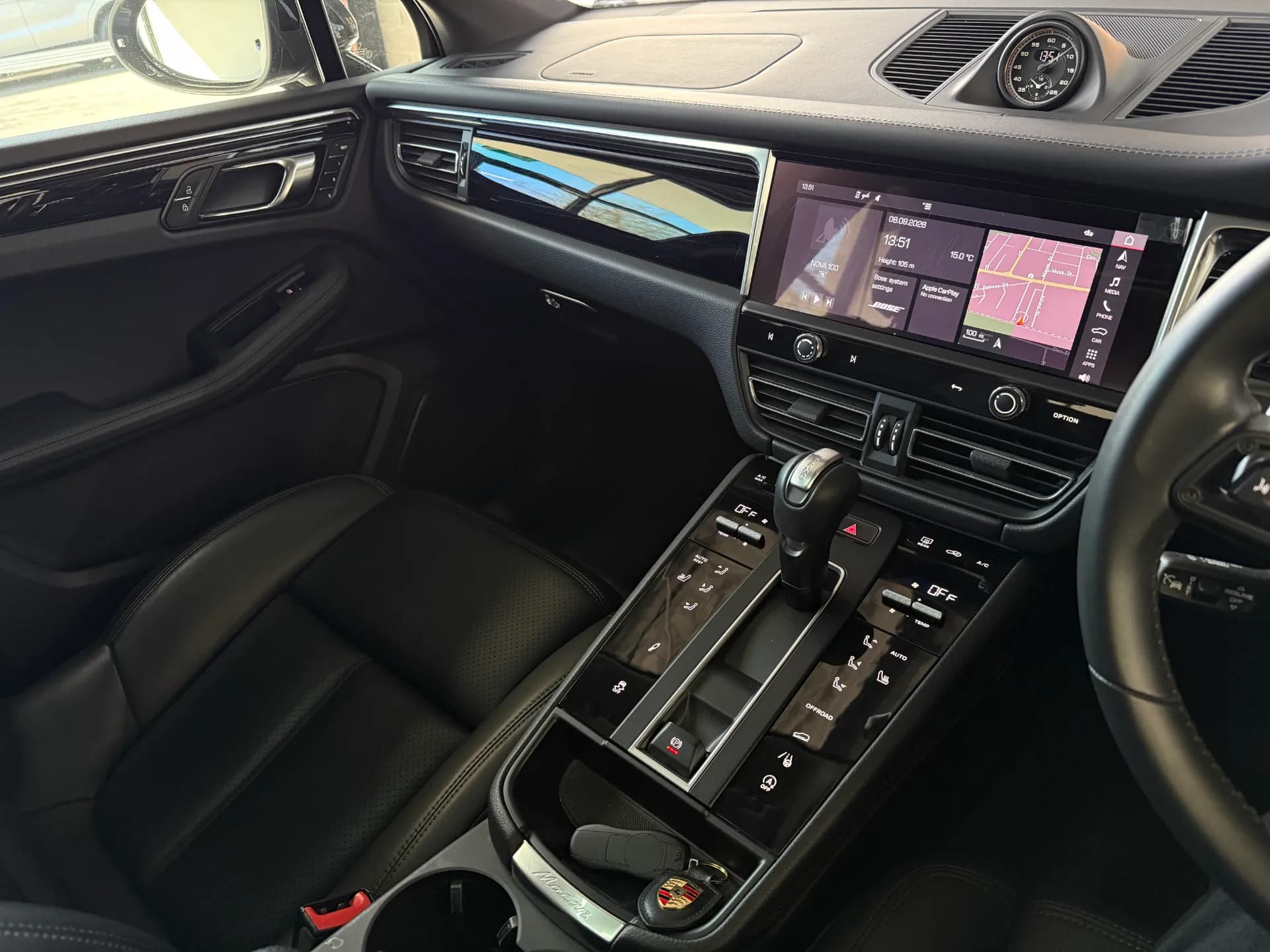 2024 Porsche Macan T 8