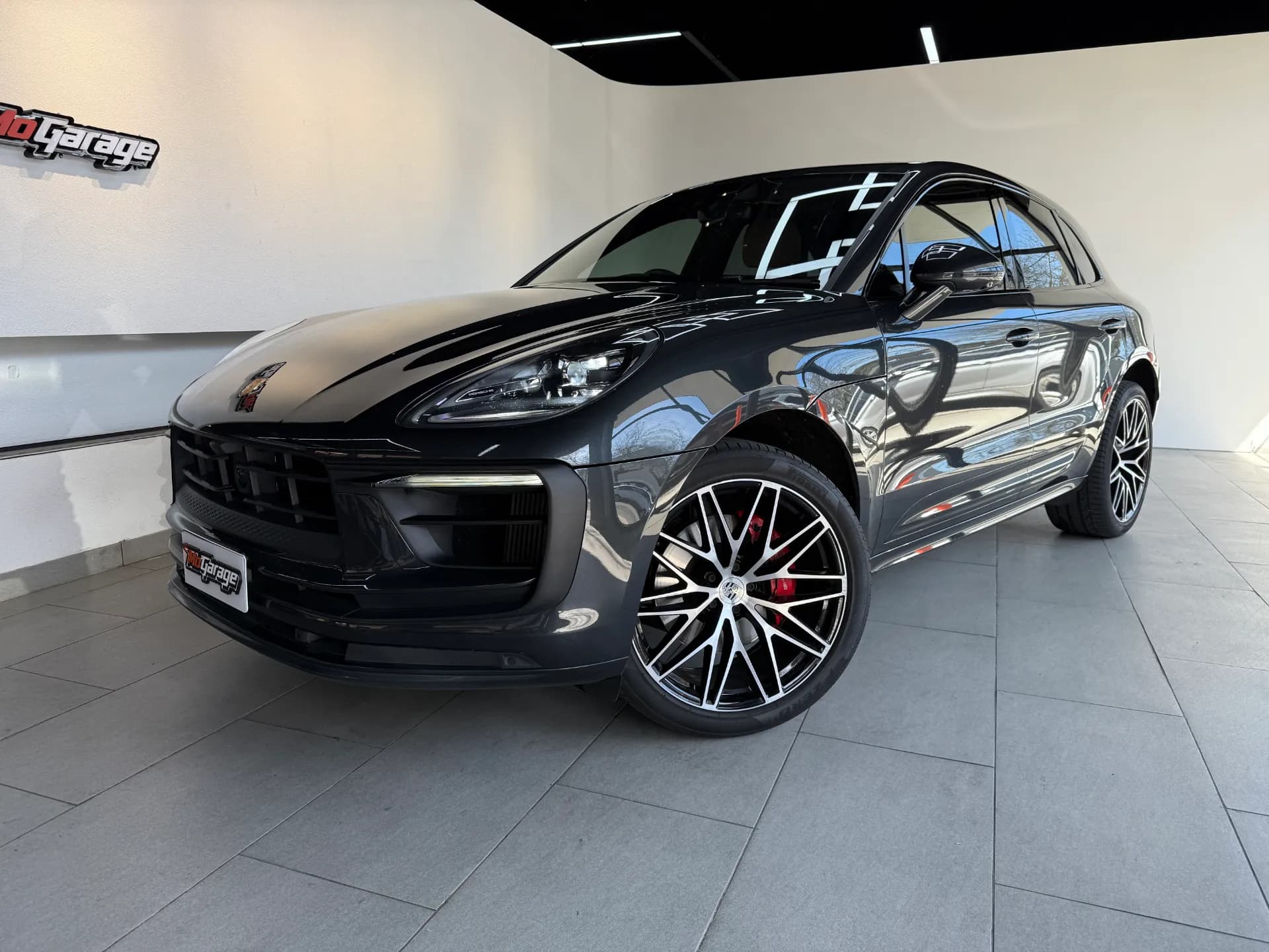 2022 Porsche Macan S 2