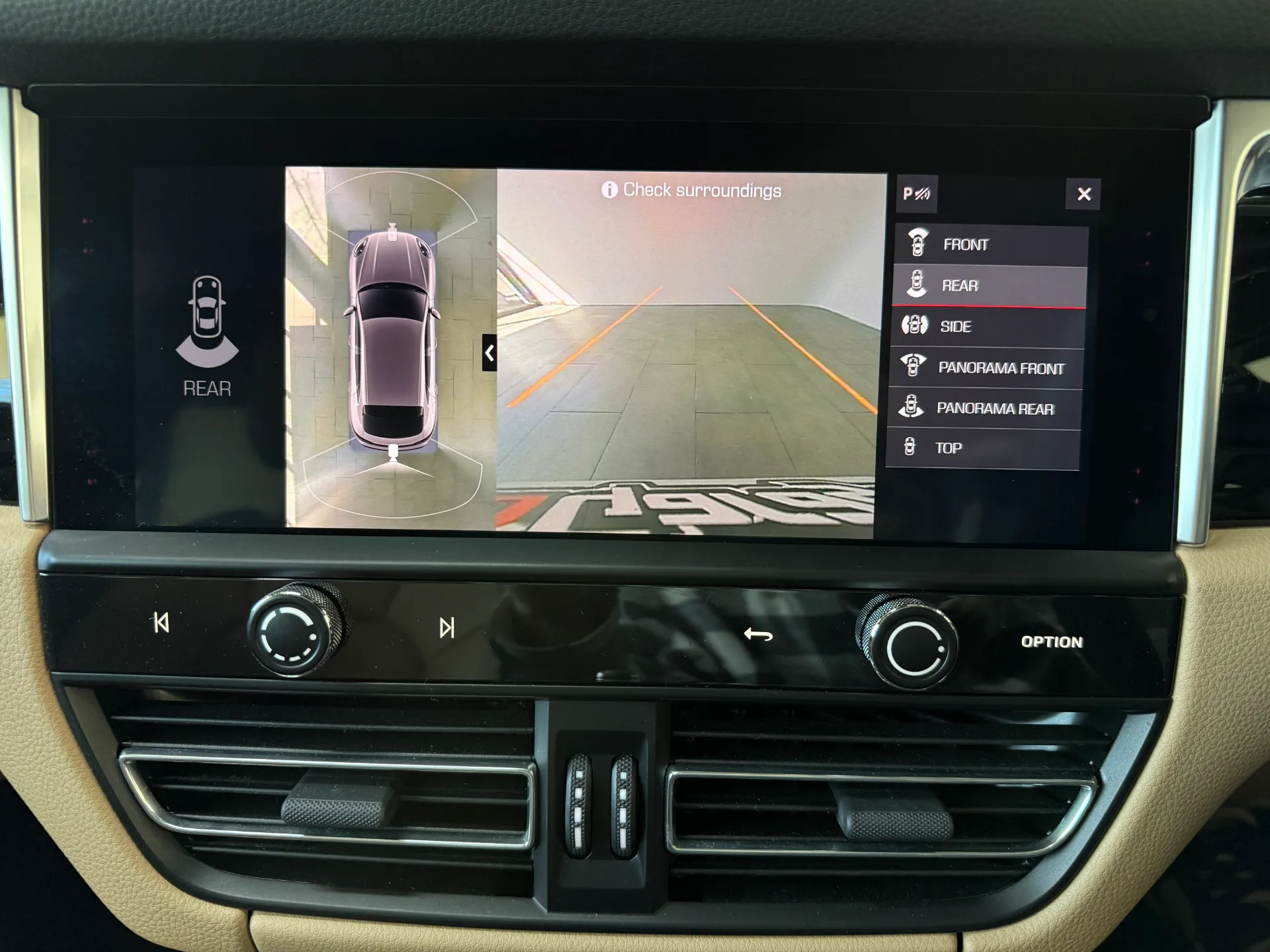 2022 Porsche Macan S 8