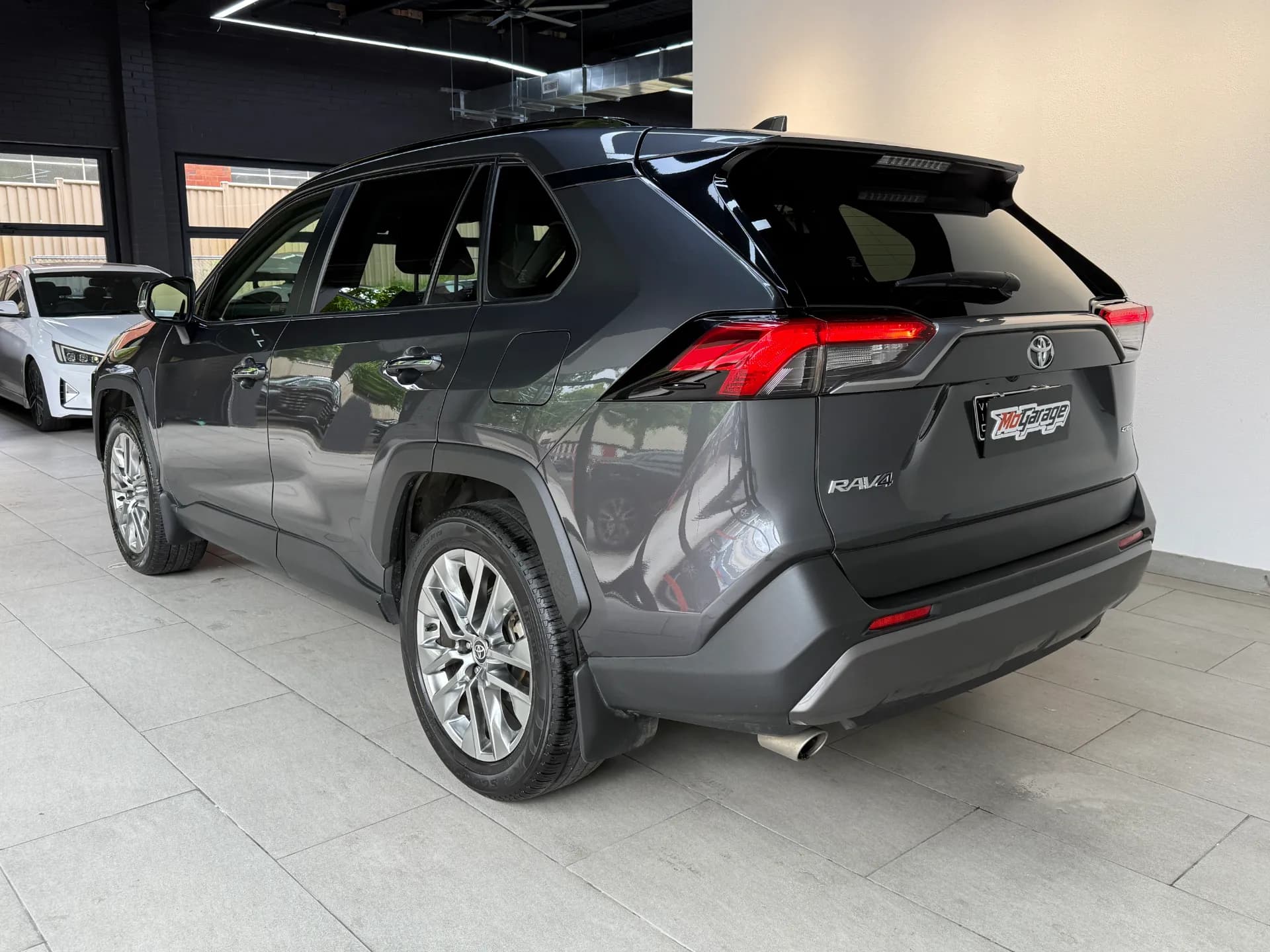 2021 Toyota RAV4 Cruiser 4
