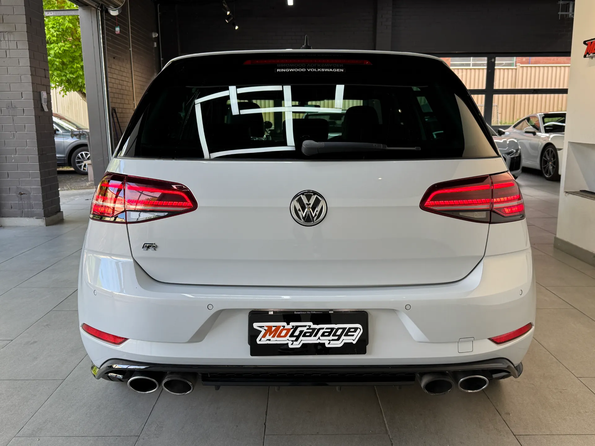 2017 Volkswagen Golf R 3