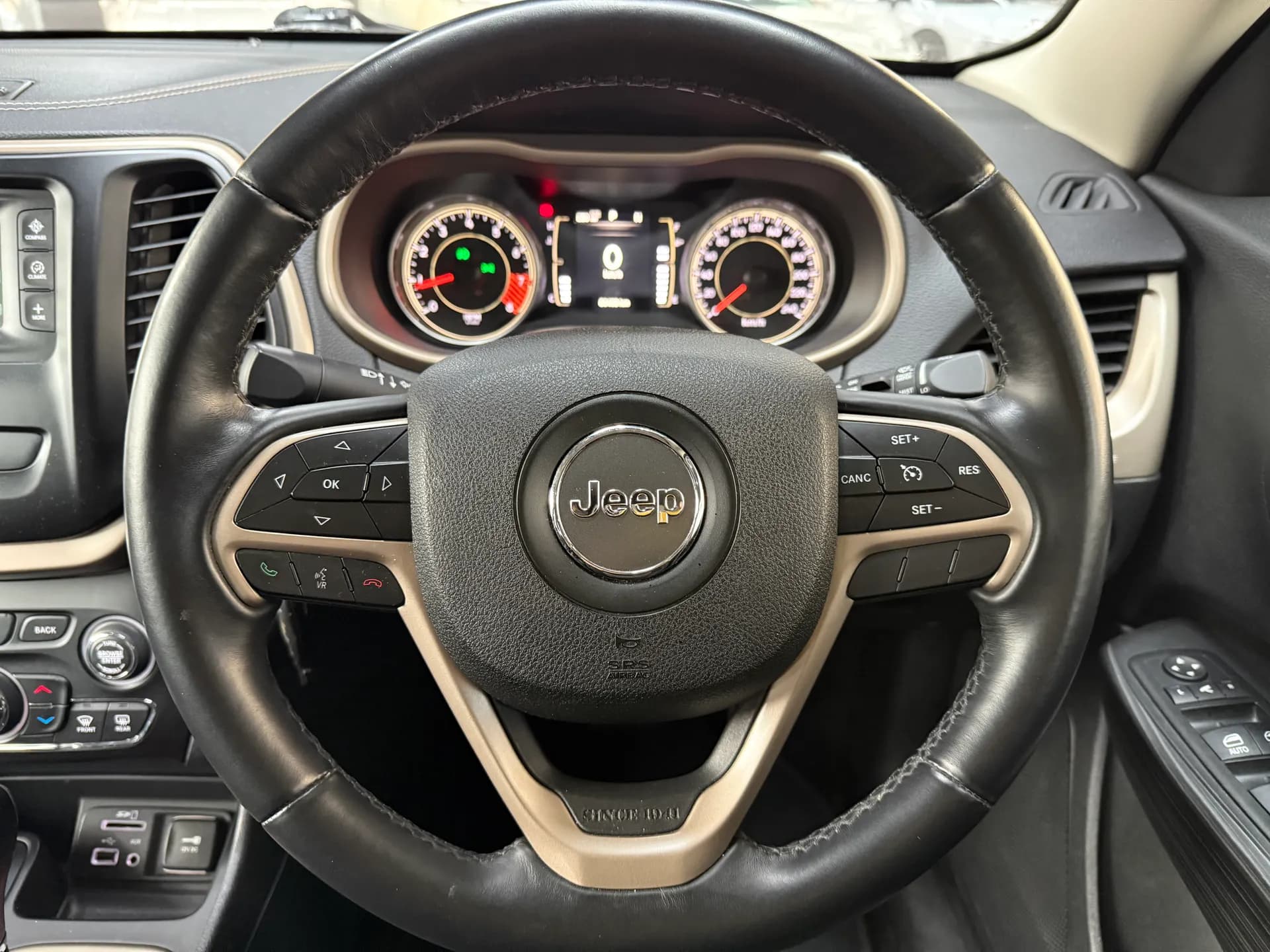 2015 Jeep CHEROKEE 6