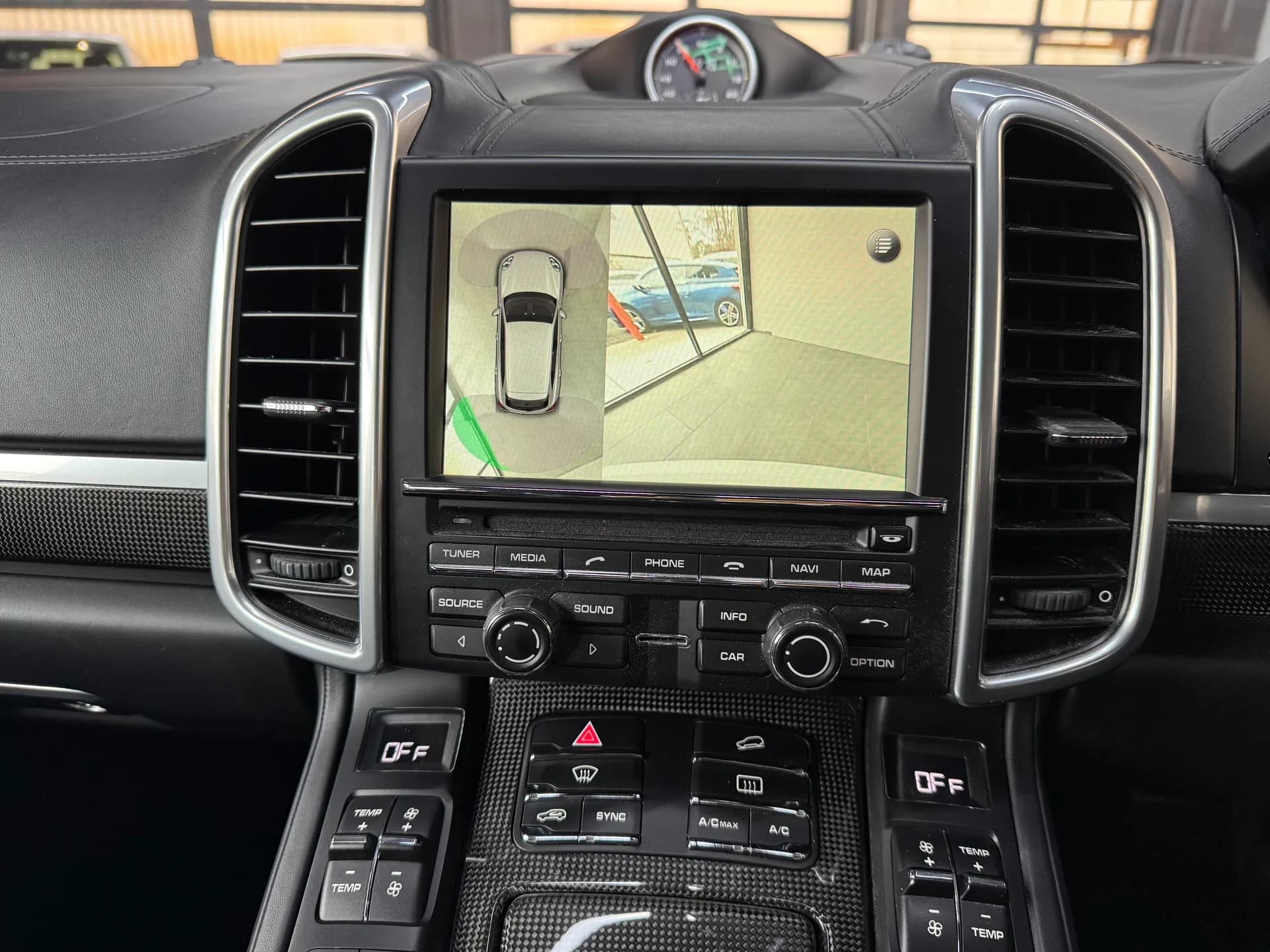 2015 Porsche CAYENNE GTS 7