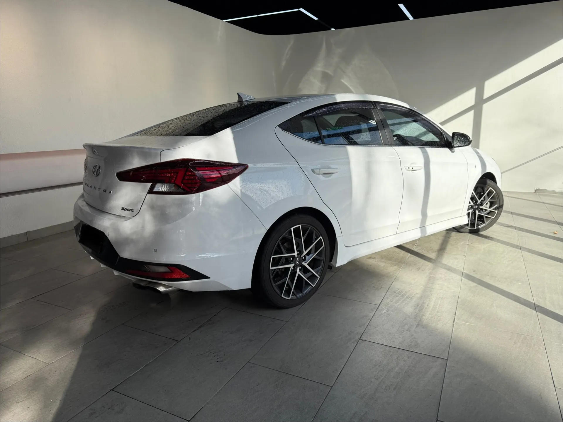 2019 Hyundai ELANTRA 4