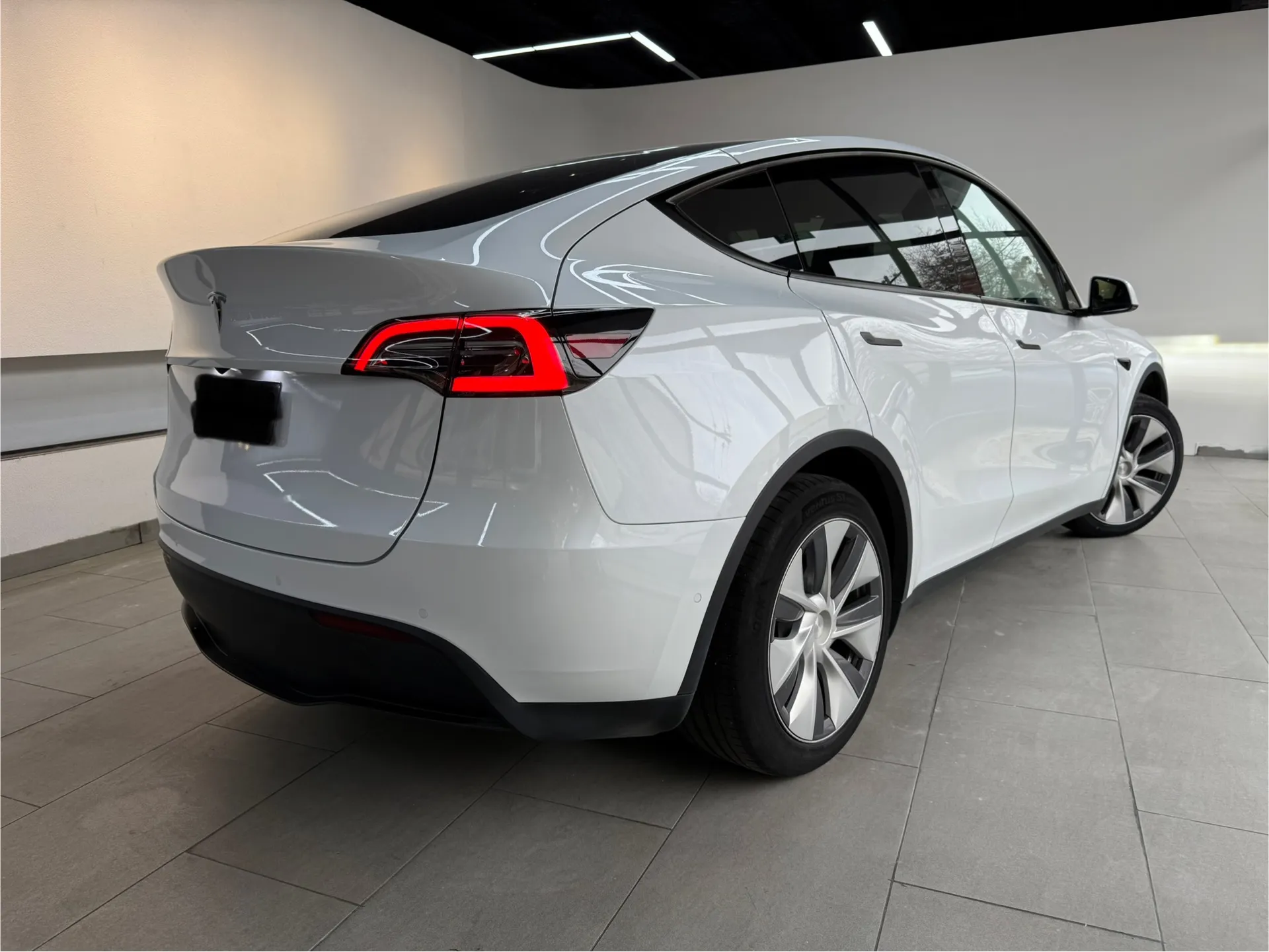 2022 Tesla MODEL Y 5
