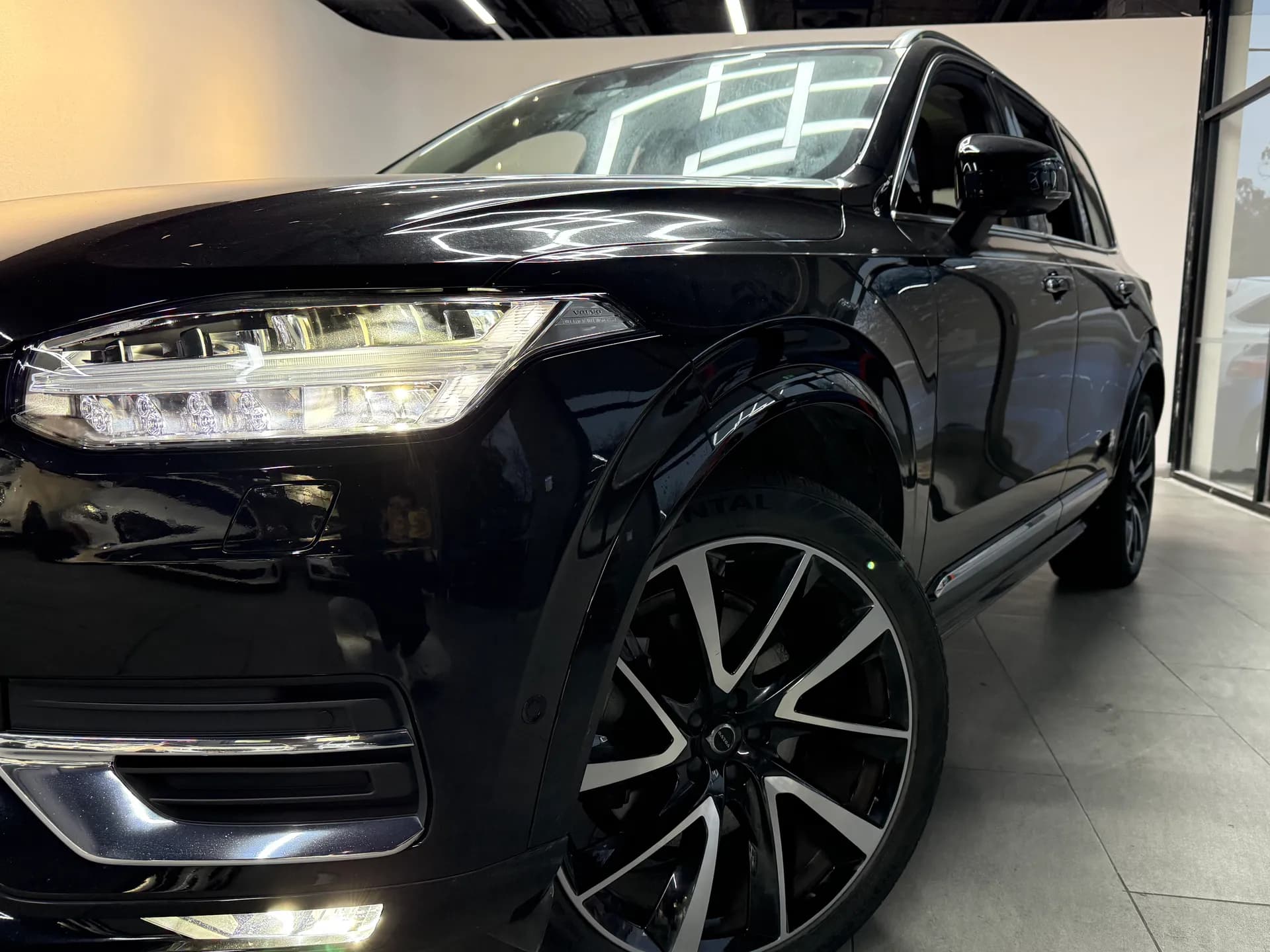 Scandinavian Luxury Meets Seven-Seat Family Practicality 2