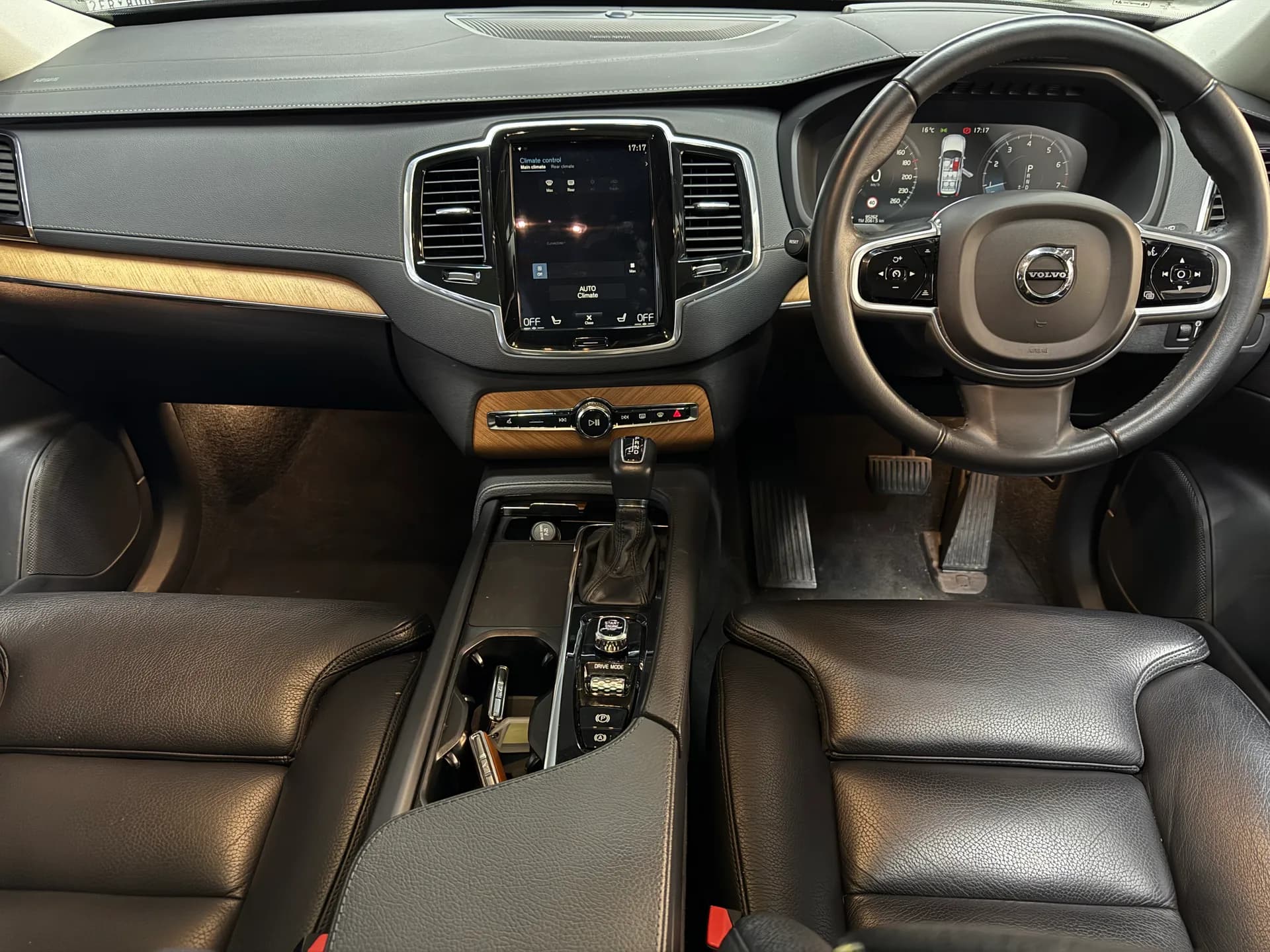Scandinavian Luxury Meets Seven-Seat Family Practicality 5