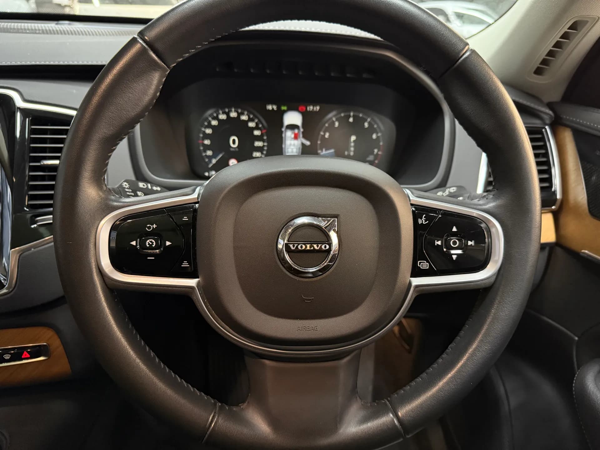 Scandinavian Luxury Meets Seven-Seat Family Practicality 6